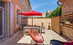 Maison De Village Façon Loft, Avec Cour Et Airco, Dans Le Centre Historique Lʼisle-sur-la-sorgue